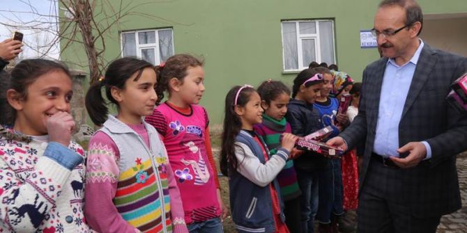 Vali Yavuz Köy Gezilerine Devam Ediyor