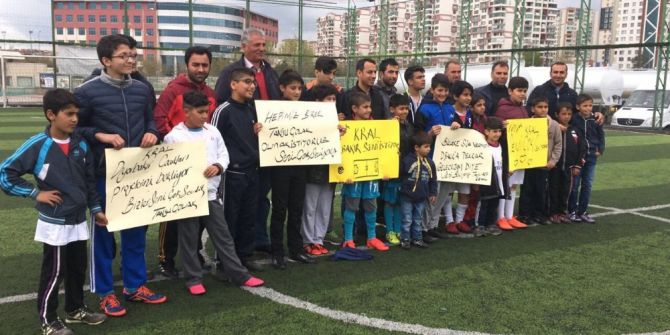 Diyarbakırlı Gençler Tanju Çolak’ı Bekliyor