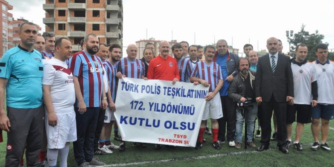 Bakan Soylu Trabzon’da Polisler Ve Basın Mensupları İle Halı Saha Maçı Yaptı