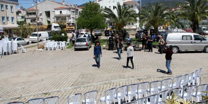 Marmaris’te Acil Servis Önünde Sünnet Düğünü