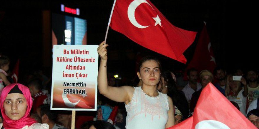 Demokrasi Nöbeti 15 Gündür Coşkuyla Devam Ediyor