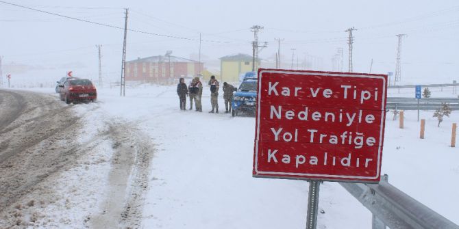 Ardahan’da Ulaşıma Kar Ve Tipi Engeli