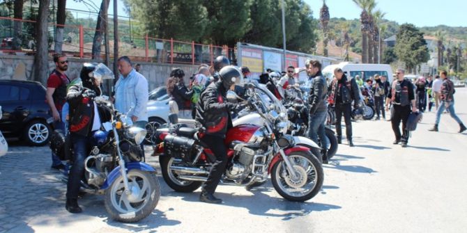 Ayvalık’ta Gençlik Hareketi’nden ‘Kaskını Da Al Gel’ Yürüyüşü