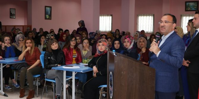 Bakan Bozdağ, Yozgat’ta Üniversite Öğrencilerinin Sorularını Yanıtladı