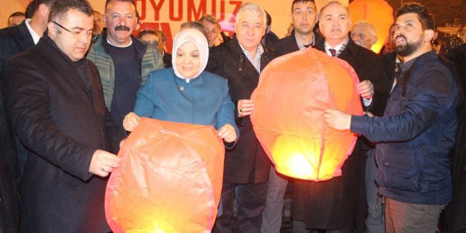 Bakan Özlü, Dilek Feneri Uçurdu