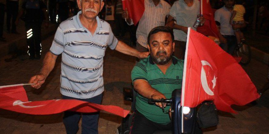 Iğdır’da Binlerin Dev Bayraklı Demokrasi Yürüyüşü