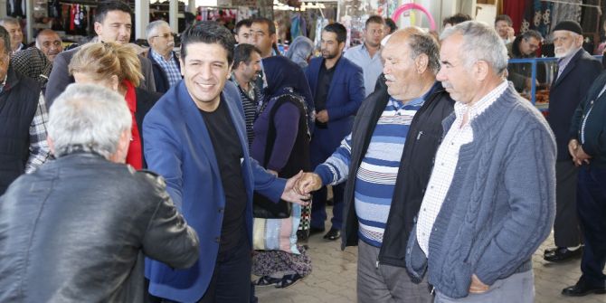 Başkan Genç Pazarda Vatandaşlarla Kucaklaştı