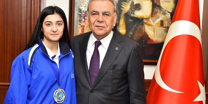 Altın Kızdan Madalyalı Ziyaret