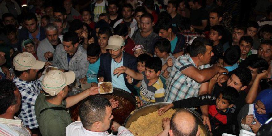 Yozgatlı İş Adamlarından Demokrasi Nöbetlerine Destek