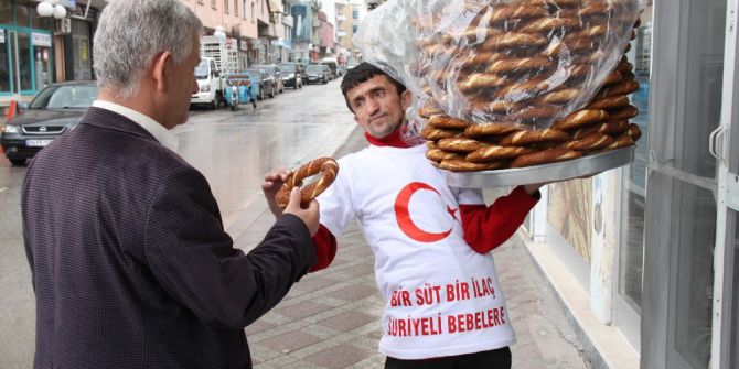 hayırsever Simitçi Bu Kez İdlip İçin Tezgahını Sırtladı