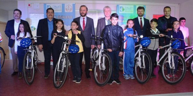 İzmit’te 674 Öğrenci Daha Bisikletlerine Kavuştu
