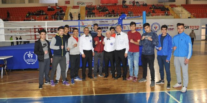 41 İlden 320 Sporcu Trabzon’da Şampiyon Olmak İçin Yumruk Atıyor