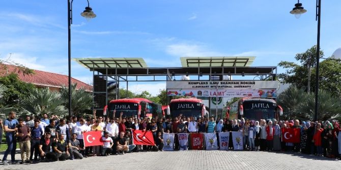 Oy Kullanmak İçin Malezya’dan Singapur’a Geldiler