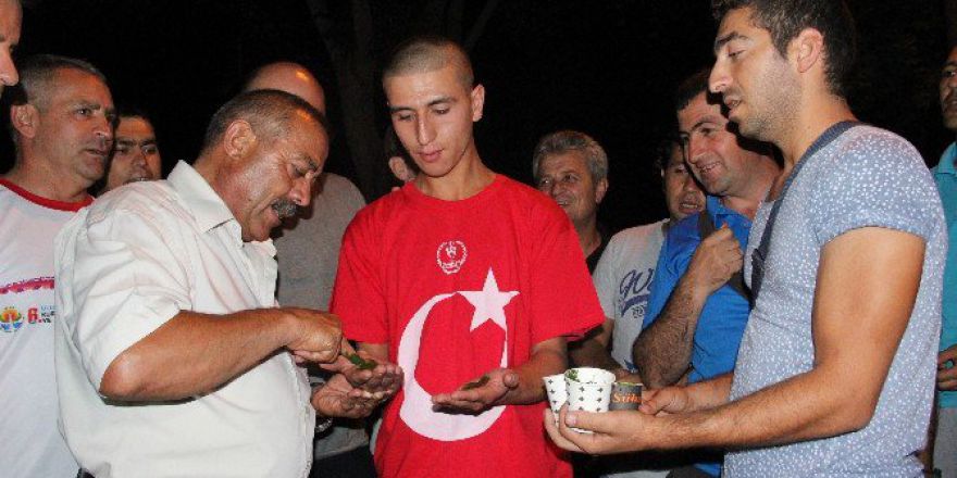 Demokrasi Nöbetinden Asker Ocağına