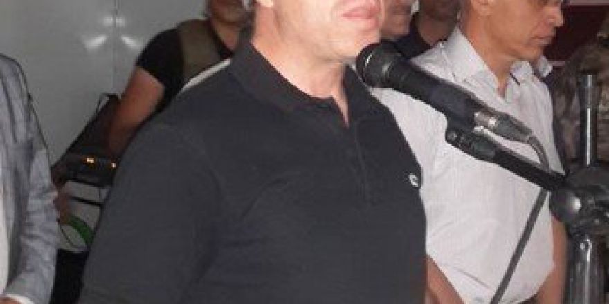 Vali Çınar, Tatvan’daki “Demokrasi Nöbetine” Katıldı