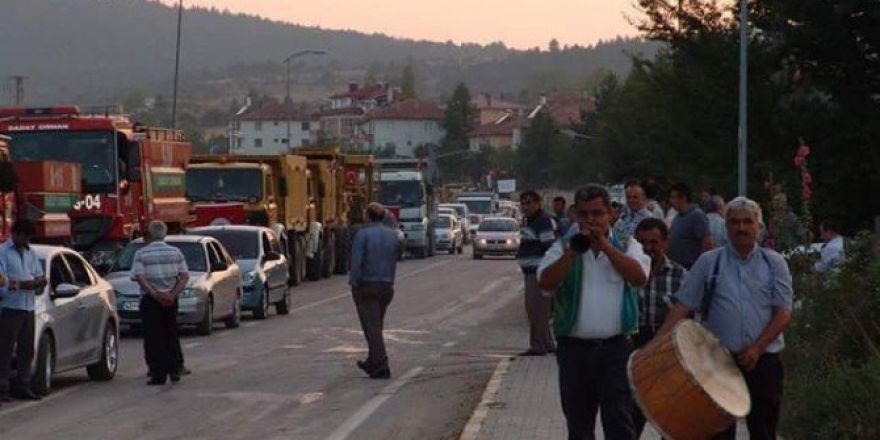 Kastamonu’da Davul-zurnalı 500 Araçlık Demokrasi Konvoyu