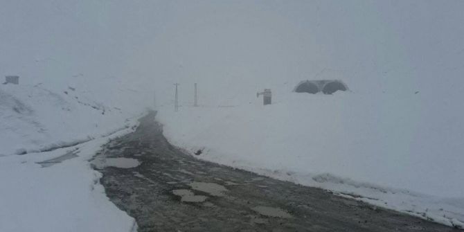 Rize-erzurum Karayolu Ovit Geçidi Kar Nedeniyle Yeniden Ulaşıma Kapandı