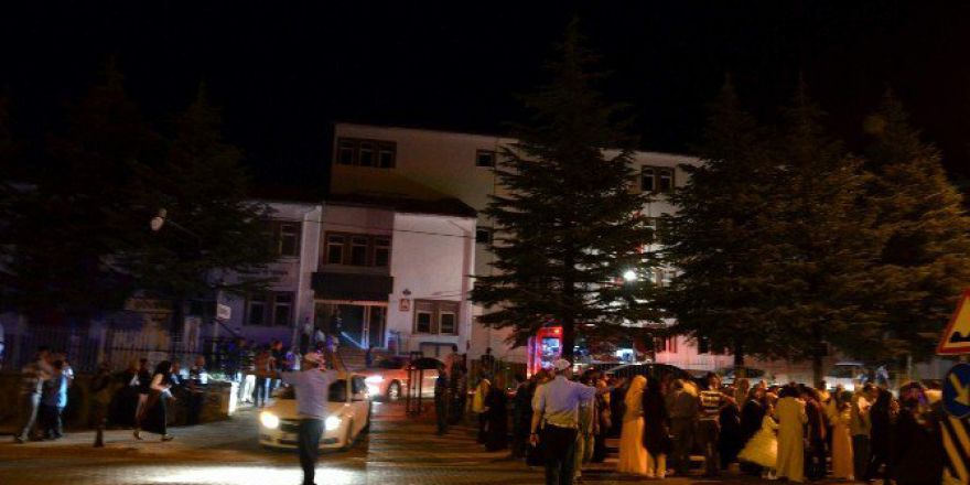 Düğünde Atılan Maytap Yangına Neden Oldu