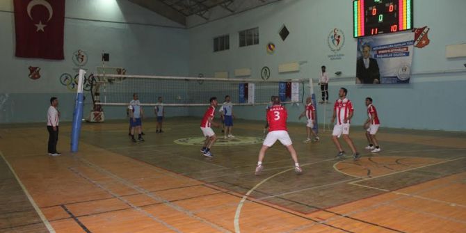 Ağrı’da Voleybol Şampiyonu Milli Eğitim Müdürlüğü Oldu