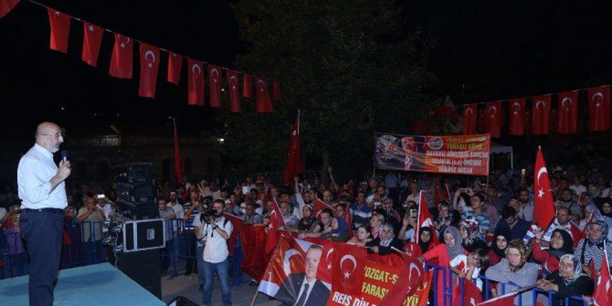 Gazeteci - Yazar Abdurrahman Dilipak, Kağıthane Meydanı’nda Demokrasi Nöbetine Katıldı