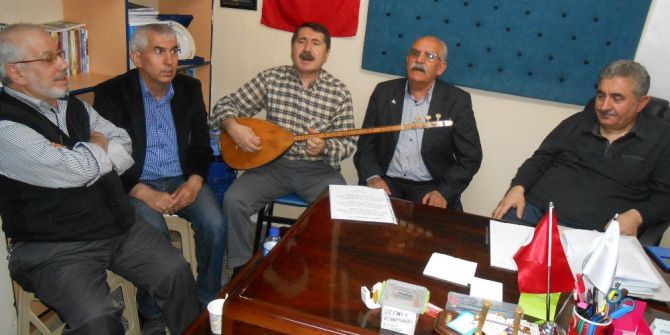 Eşyoder Üyeleri Şiir Ve Türkülerini Polisler İçin Seslendirdi