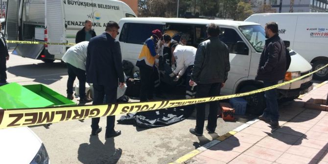 Van’da İran Uyruklu Bir Kişi Aracında Ölü Bulundu