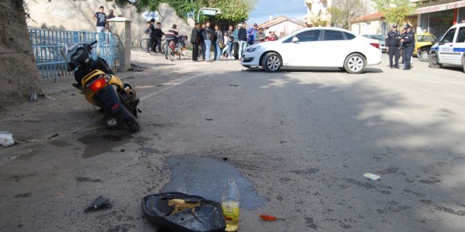 Otomobille Çarpışan Motosikletli Yaralandı