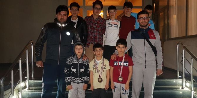 Badmintoncu Kardeşlerden Büyük Başarı