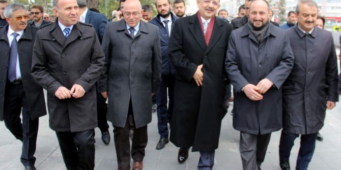 Bakan Özhaseki Kayseri’de Esnafı Gezdi, Balık Yedi