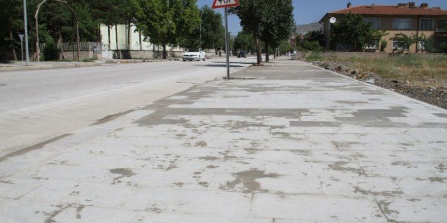 Adnan Menderes Caddesi Çalışmaları Tamamlandı