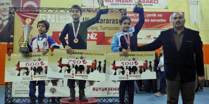 5 Nisan Madalya Günü 8. Uluslararası Santraç Turnuvasında Ödüller Dağıtıldı