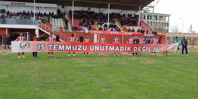 Amatör Maçta “Evet” Pankartı