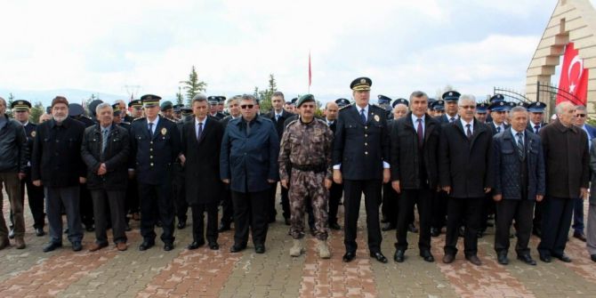 Sivas’ta Polis Şehitliğinde Hüzünlü Anma