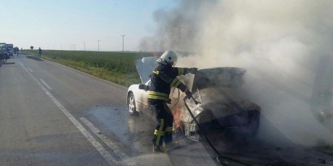 Hayrabolu’da Seyir Halindeki Otomobil Alev Aldı