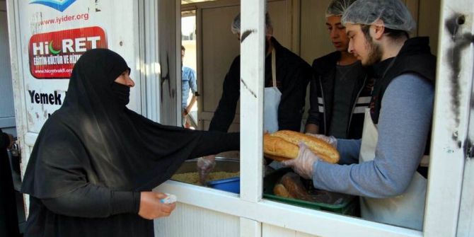 İrfan Yurdu Öğrencilerinden Suriyelilere Sıcak Yemek İkramı