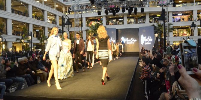 Ünlü Modeller Podyumda Boy Gösterdi