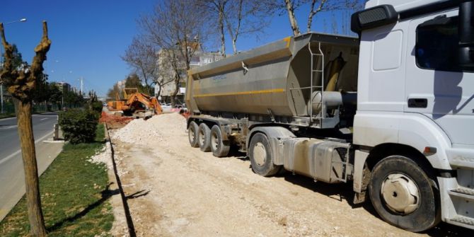 Kanalizasyon Hattı Yenileme Çalışmaları Devam Ediyor