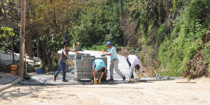 Erdemli’de Köylere Parke Yol Yapılıyor