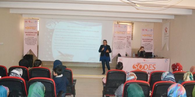 Tekman’da "Geleceğimiz İçin Ailece El Ele Projesi" Kapsamında Eğitim Programı Düzenlendi