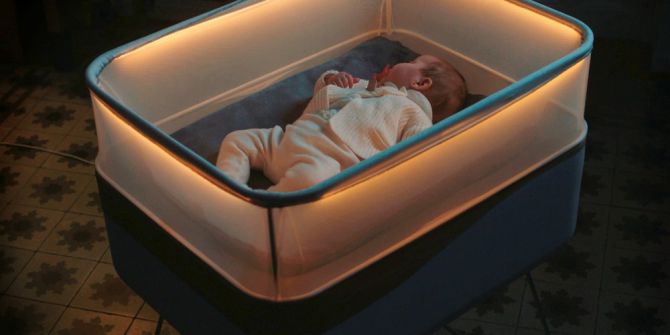 Bebeklere Arabada Seyahat Ediyormuş Gibi Hissettirecek Beşik Tasarlandı