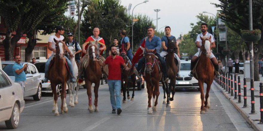 Konya’da Atlı Yürüyüş