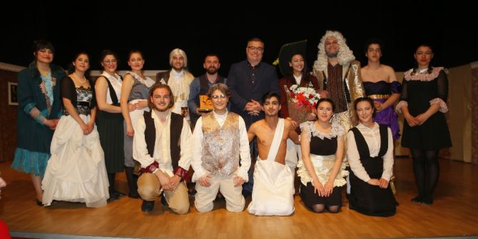 En Uzun Soluklu Tiyatro Şenliği Sona Erdi