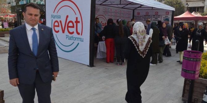 Manisa Evet Platformunun Standına Büyük İlgi