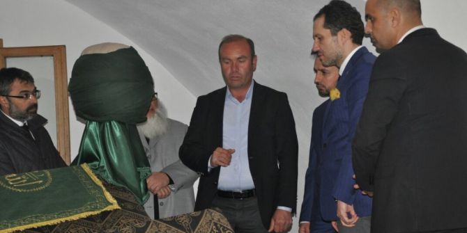 Erbakan Vakfı Genel Başkanı Fatih Erbakan’dan Şeyh Edebali Türbesine Ziyaret