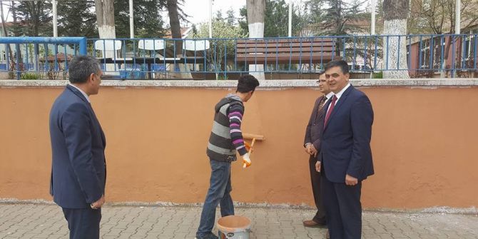 Pazaryeri Atatürk Orta Okulu Duvarlarında Boyama Ve Figür Çalışması Yapılacak