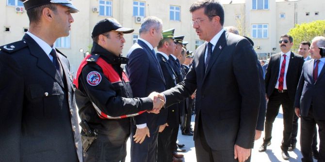 Bakan Zeybekci Polislerle Bir Araya Geldi