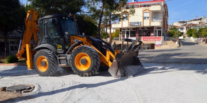 Didim’de Yaz Sezonu Öncesi Kaldırım Çalışması