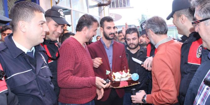 Kavga İhbarına Giden Polislere Pasta Sürprizi