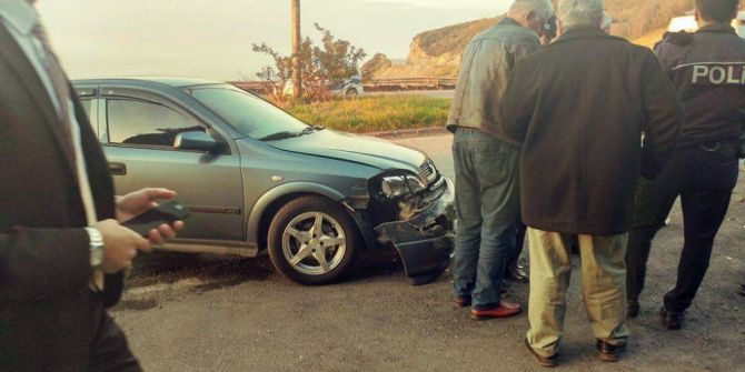 Zonguldak’ta İki Otomobil Çarpıştı: 1 Yaralı