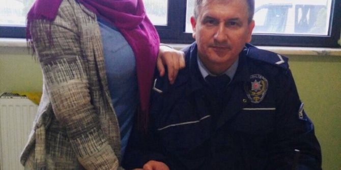 Polis Haftasını Eşine Aldığını Pastayla Kutladı